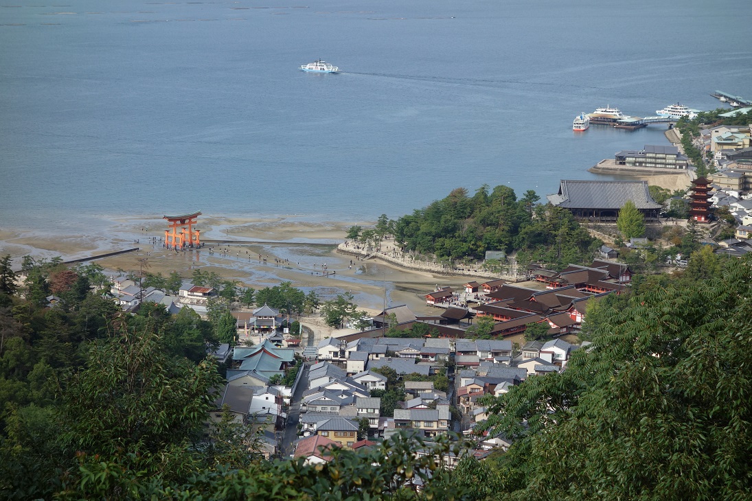 △　世界遺産の宮島(弥山)でトレッキング　△_a0111064_1734669.jpg