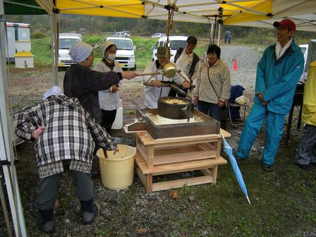 こがわ産直市&炭鉱ホルモンまつり(1)雨でも大盛り上がり!_b0206037_16484879.jpg