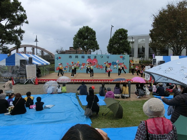 雨の中の市民福祉まつり_f0141310_71384.jpg