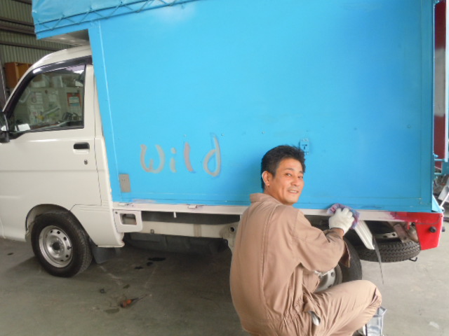 社長、塗装剥がし中~!(^^)!_c0213517_1143010.jpg