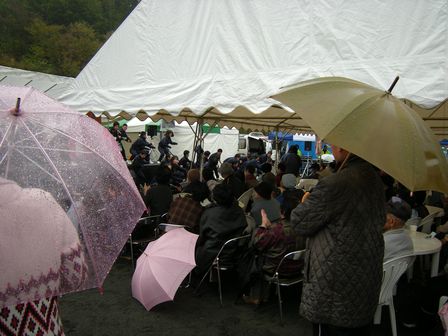 こがわ産直市&炭鉱ホルモンまつり(1)雨でも大盛り上がり!_b0206037_0414223.jpg