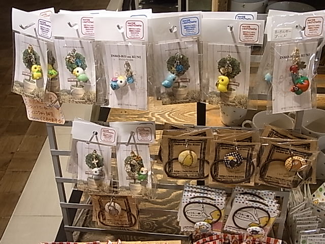 インコと鳥の雑貨展、展示の様子と作品の紹介_d0322493_063144.jpg