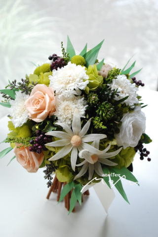 可憐な野の花のイメージで クラッチブーケ_a0136507_1732515.jpg