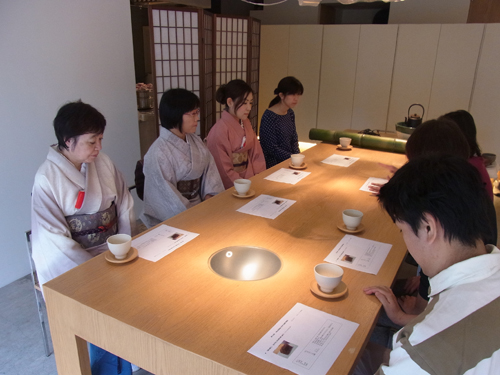収穫の秋を迎えた10月「秋のお茶会と手作りお菓子教室」を開催(記:藤本 洋子)_a0195310_228744.jpg