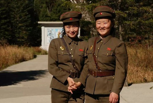 北朝鮮ｖｓ南トンスルランド：やはり北朝鮮「ワン・ジェサン芸術団」の方が上ですナ！_e0171614_16503049.jpg