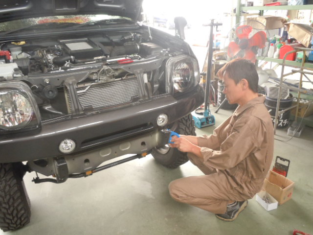 ジムニーJB23 牽引フック取付中(^^♪追加カスタムも承ります☆_c0213517_1254292.jpg