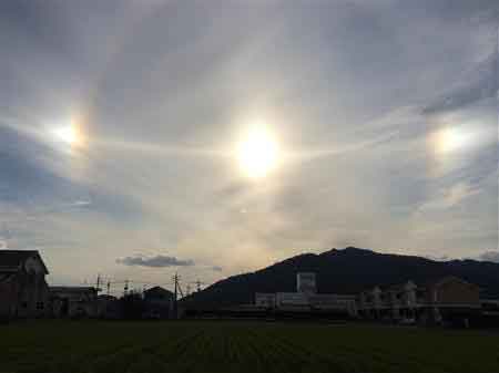 『出雲に３つの太陽に逆さ虹が出現』／　報道・日月神示_b0003330_14493630.jpg