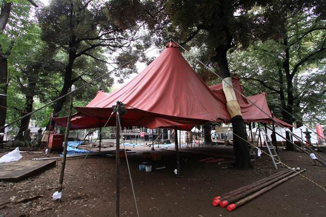 弥勒 紅テント_d0179447_2174615.jpg