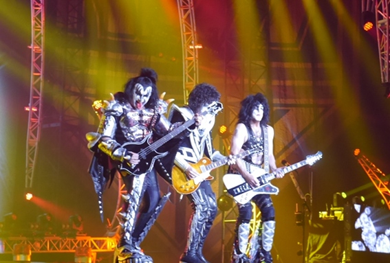 KISS に会えた夜 @2013.10.21,osaka_b0118001_18124114.jpg