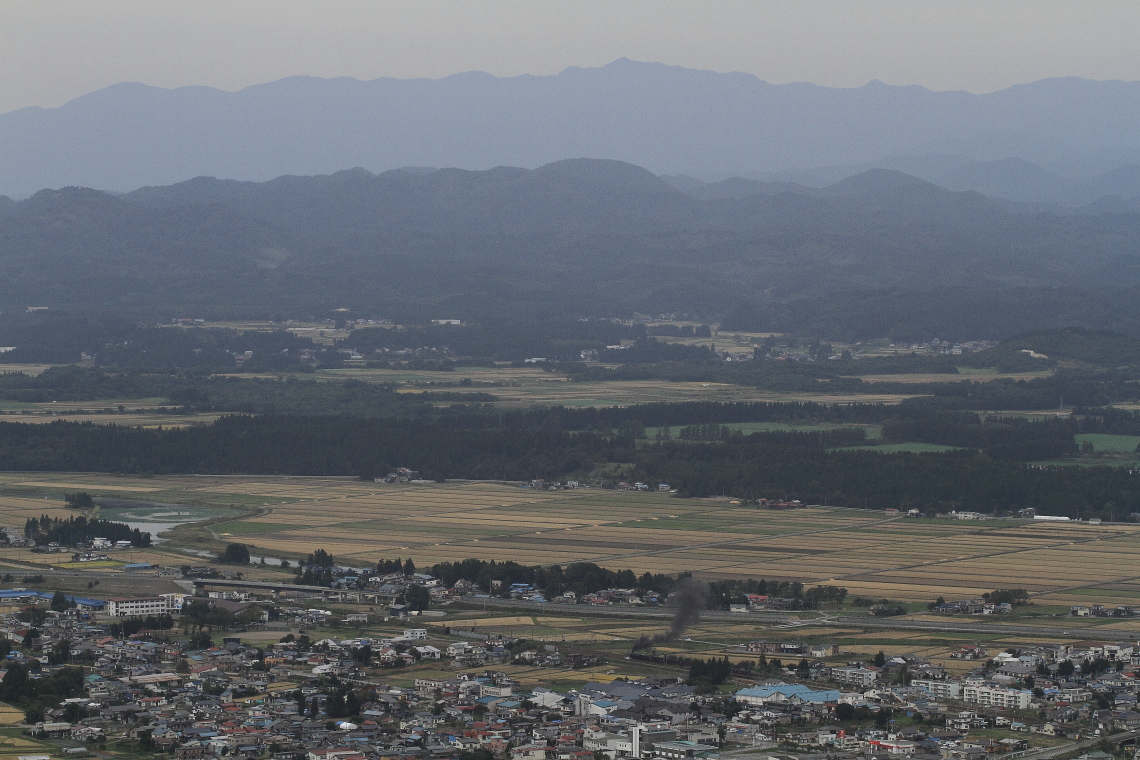 太平山とC61を望む - 2013年秋・奥羽本線 - _b0190710_23473762.jpg