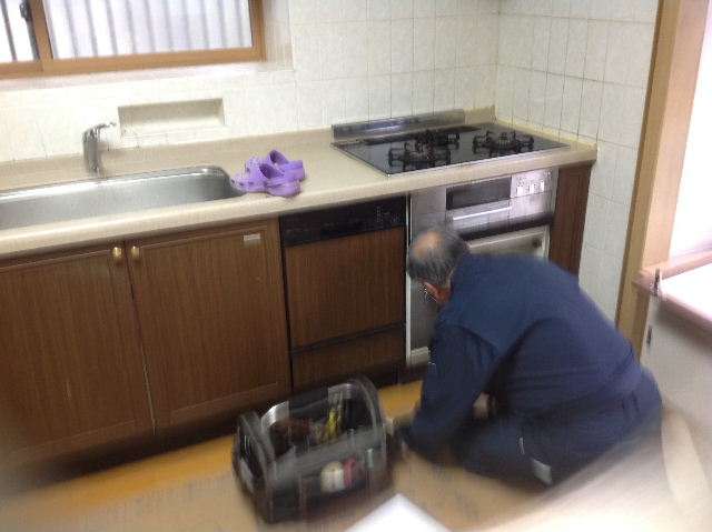 システムキッチン解体現場_f0031037_183881.jpg