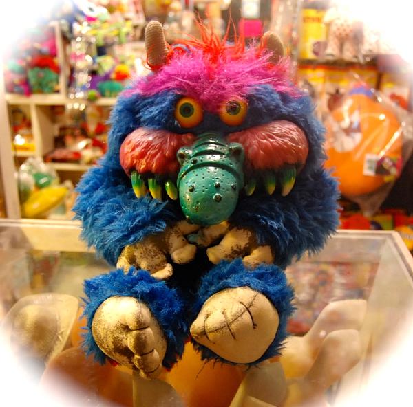 ちょっぴしレアなUK版 My Pet Monster（マイペットモンスター）☆_c0084047_22185366.jpg