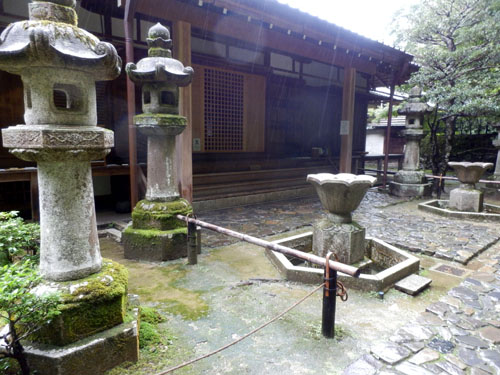 雨の法然院_e0048413_2013982.jpg