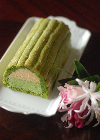 抹茶ときな粉のロールケーキ_d0329740_1846414.jpg