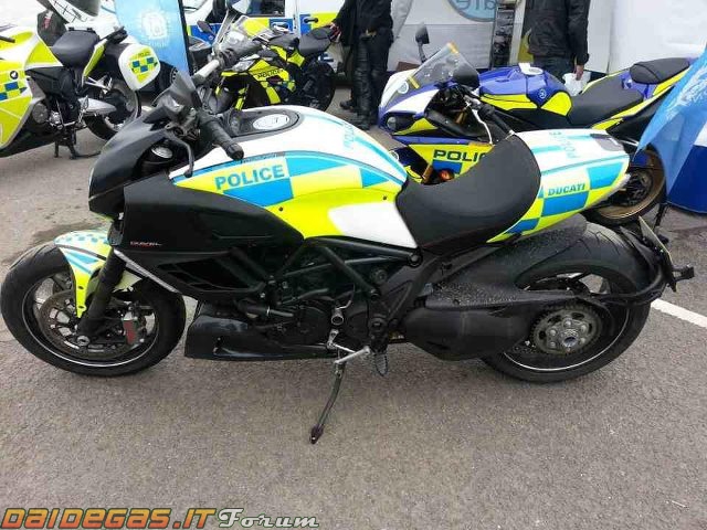 Diavel Police & Panigale Police_f0004270_0113356.jpg