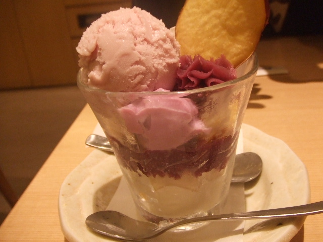 大戸屋 紫芋のパフェ_f0076001_0175959.jpg