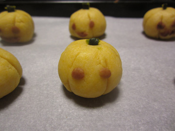 ハロウィンレアチーズケーキと かぼちゃスノーボール ふわふわ もふもふ ハロウィンレアチーズケーキと かぼちゃスノーボール ふわふわ もふもふ
