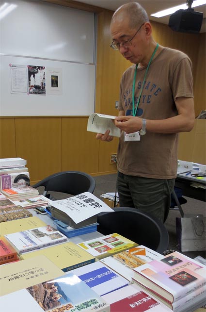 ■「ひとり出版社・岩田書院」の岩田博氏、太宰府に現わる_d0190217_22132489.jpg