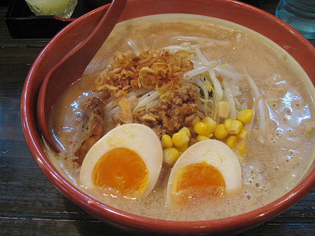 中崎町の味噌ラーメン専門店_a0048918_8173755.jpg