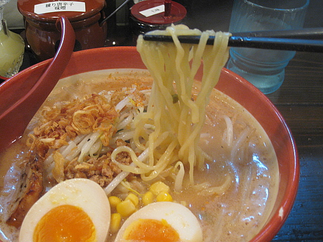 中崎町の味噌ラーメン専門店_a0048918_818690.jpg