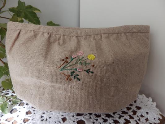 小花刺繡の横長ポーチ_d0043627_13482240.jpg