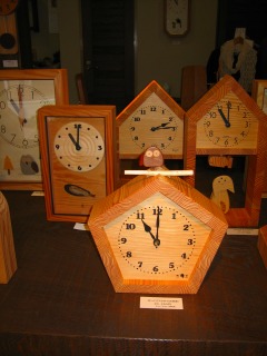 “木の時計展”開催中です（１）_b0100229_15251661.jpg
