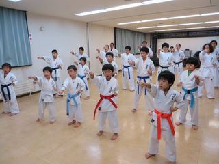 土曜日空手 秋季昇級審査会_c0118332_23217.jpg