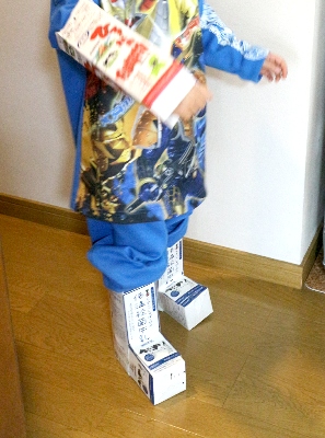 牛乳パックロボット 子供と一緒に育つ父 牛乳パックロボット 子供と一緒に育つ父