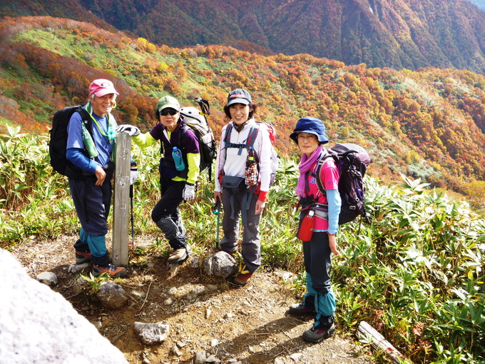 紅葉真っ盛り　銚子ｹ峰 (1,810.4M) に登る　　下山　編_d0170615_72257.jpg