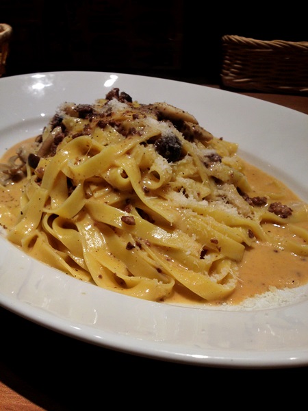 【トラットリワ アウンテイ】生パスタひと筋!ウラナンバイタリアン ~ウラなんば~_b0206537_162513100.jpg