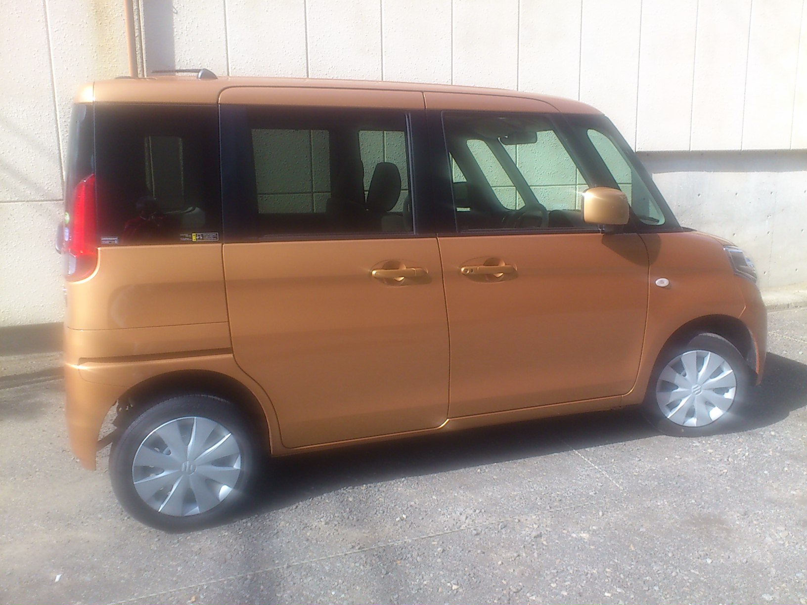 ゴールドの車_e0124021_12571152.jpg