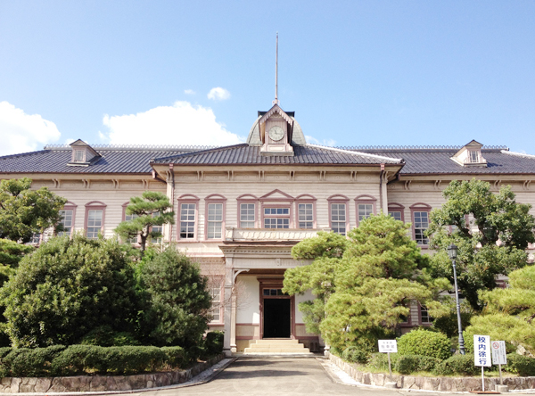 重要文化財 津山高等学校旧本館と鶴山公園!_c0225122_1353920.jpg