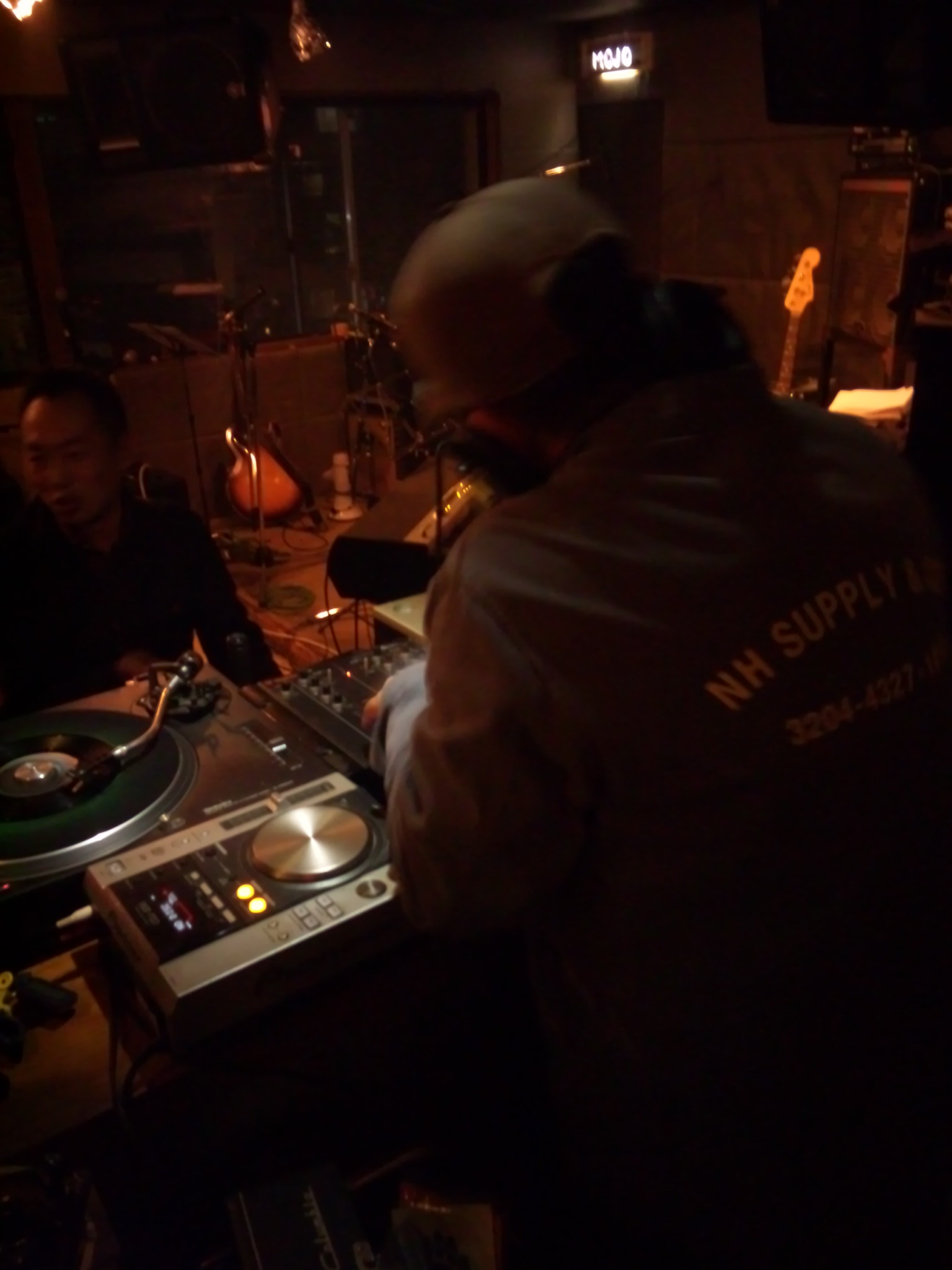 DJという職業_b0064080_3363095.jpg