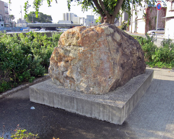 来迎寺のそばに石椋(いわくら)や水門が・・・_a0045381_1458581.jpg