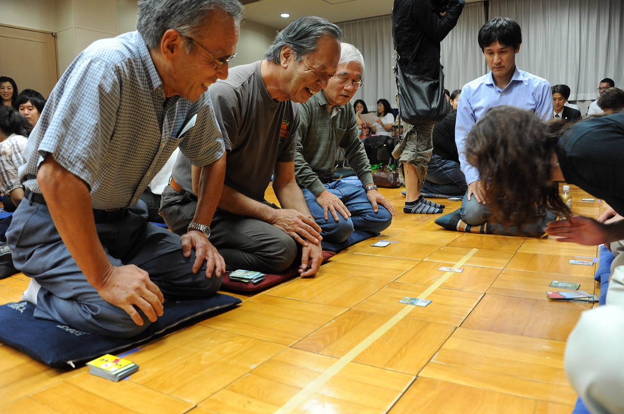 10月11日(金)午後6時から「中央林間歌留多大会」が中央林間コミセンで開かれました_a0132625_10511298.jpg
