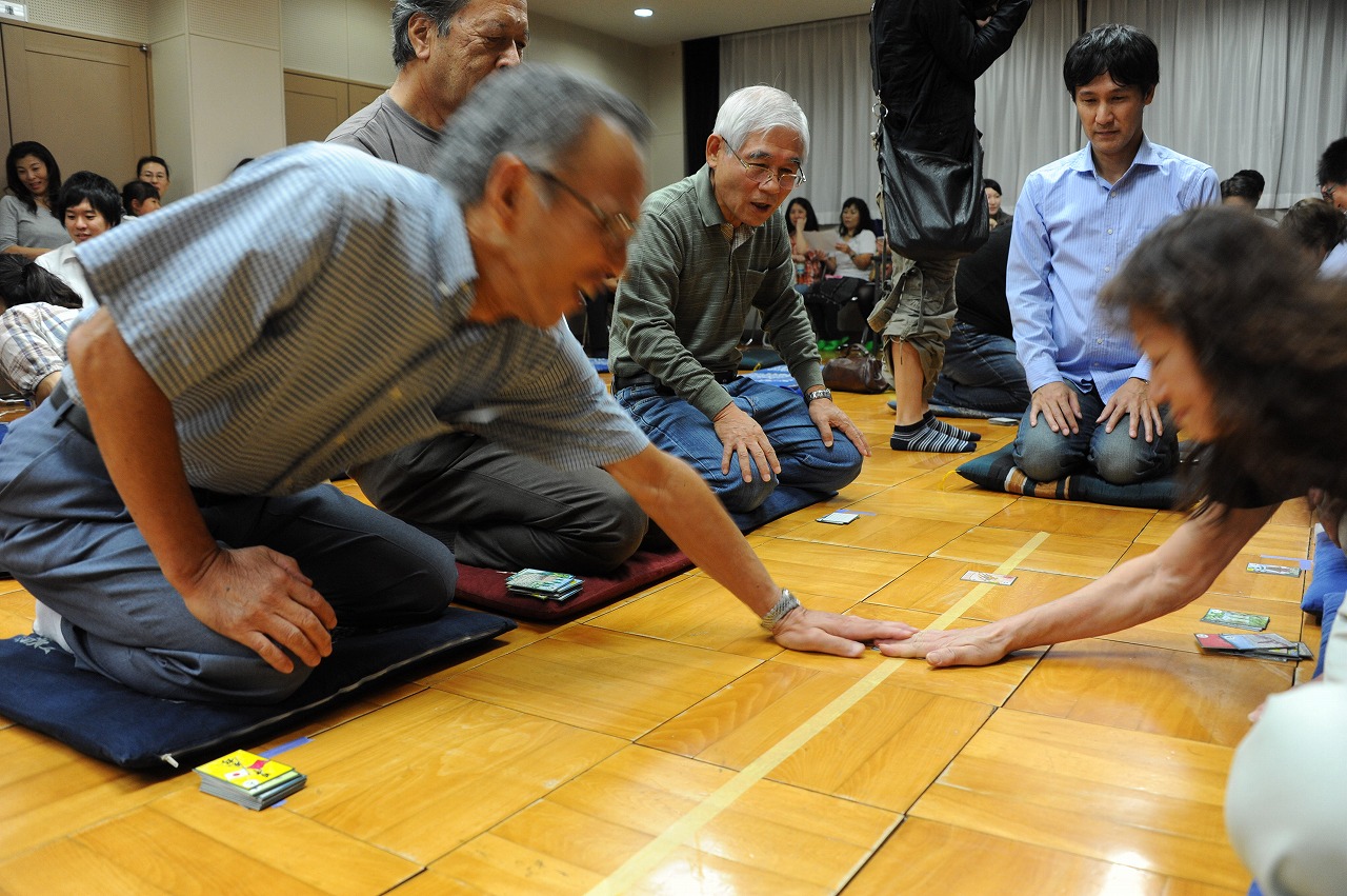 10月11日(金)午後6時から「中央林間歌留多大会」が中央林間コミセンで開かれました_a0132625_10565556.jpg