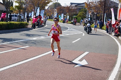 熱き戦い　女子駅伝　接戦を勝ち抜け_c0070439_20542911.jpg