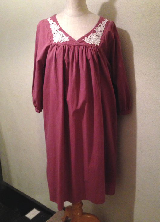 Marianne(マリアンヌ)/モチーフレースのついたギャザーワンピース_a0232169_15111030.jpg