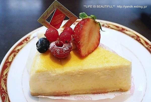 ハンガリーの至宝カフェ_d0083623_21583427.jpg