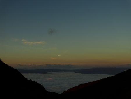 雲海の朝_e0120896_6475249.jpg