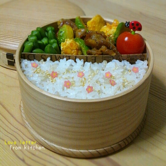 豚たまアボチリ炒めのお弁当。_a0244811_935517.jpg