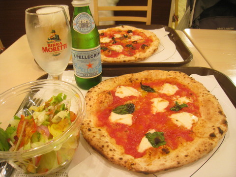 Pizzeria Blu Fornoでランチ_e0268742_14451240.jpg