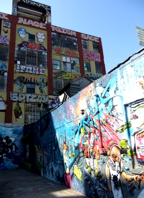 NYのグラフィティの聖地、『ファイブ・ポインツ』(5 Pointz)_b0007805_2053019.jpg