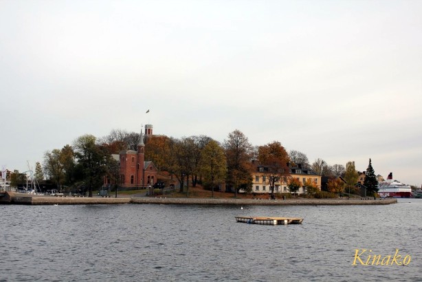 秋のシェップスホルメン島２（カステルホルメン島）　－　Höstpromenad på Skeppsholmen (Kastellholmen)_e0250023_611192.jpg