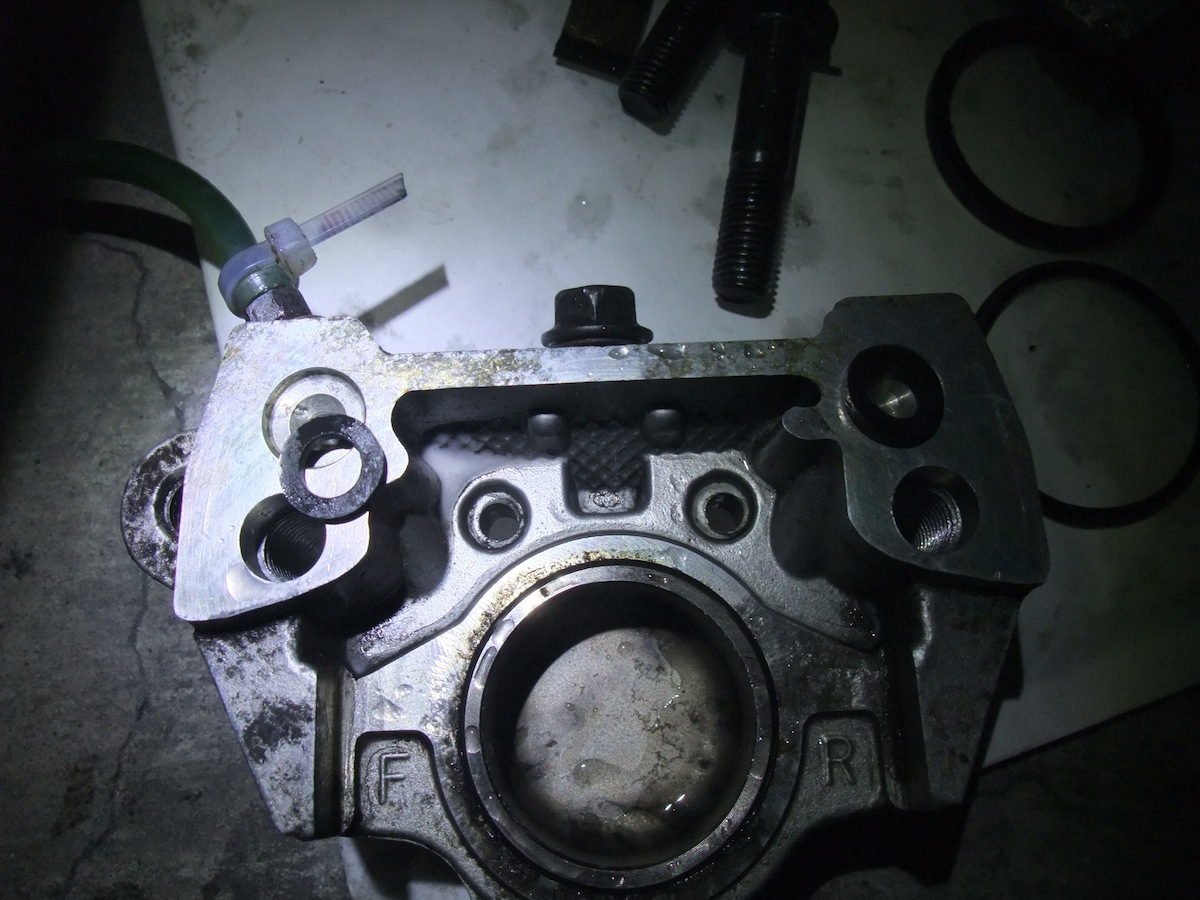 固着したブレーキ キャリパ ピストンを抜く 改造魂