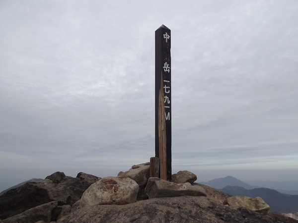 紅葉の九重連山再び 星生山～天狗ヶ城～中岳～白口岳～稲星山～久住山～扇ヶ鼻を行く_a0206345_1111233.jpg