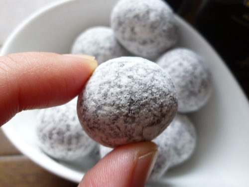 Hawaiian Host(ハワイアンホースト) Premium Milk Chocolate Macadamias_c0152767_1943082.jpg