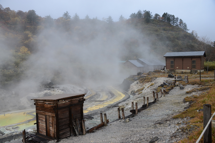 終末観漂う秋田の秘湯・玉川温泉写真_e0171573_1264638.jpg