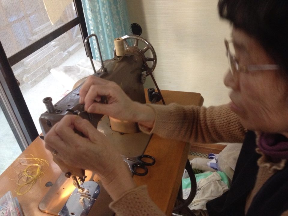 50年前にお父さんが買ってくれた足ふみミシン♪_b0213187_2101240.jpg