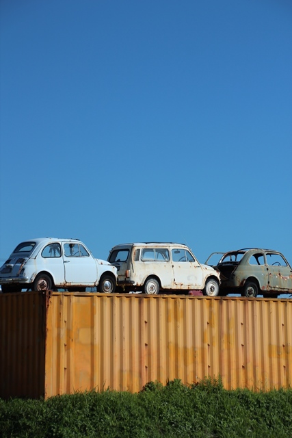 廃車のある風景 2013-11-3_e0251895_2159546.jpg